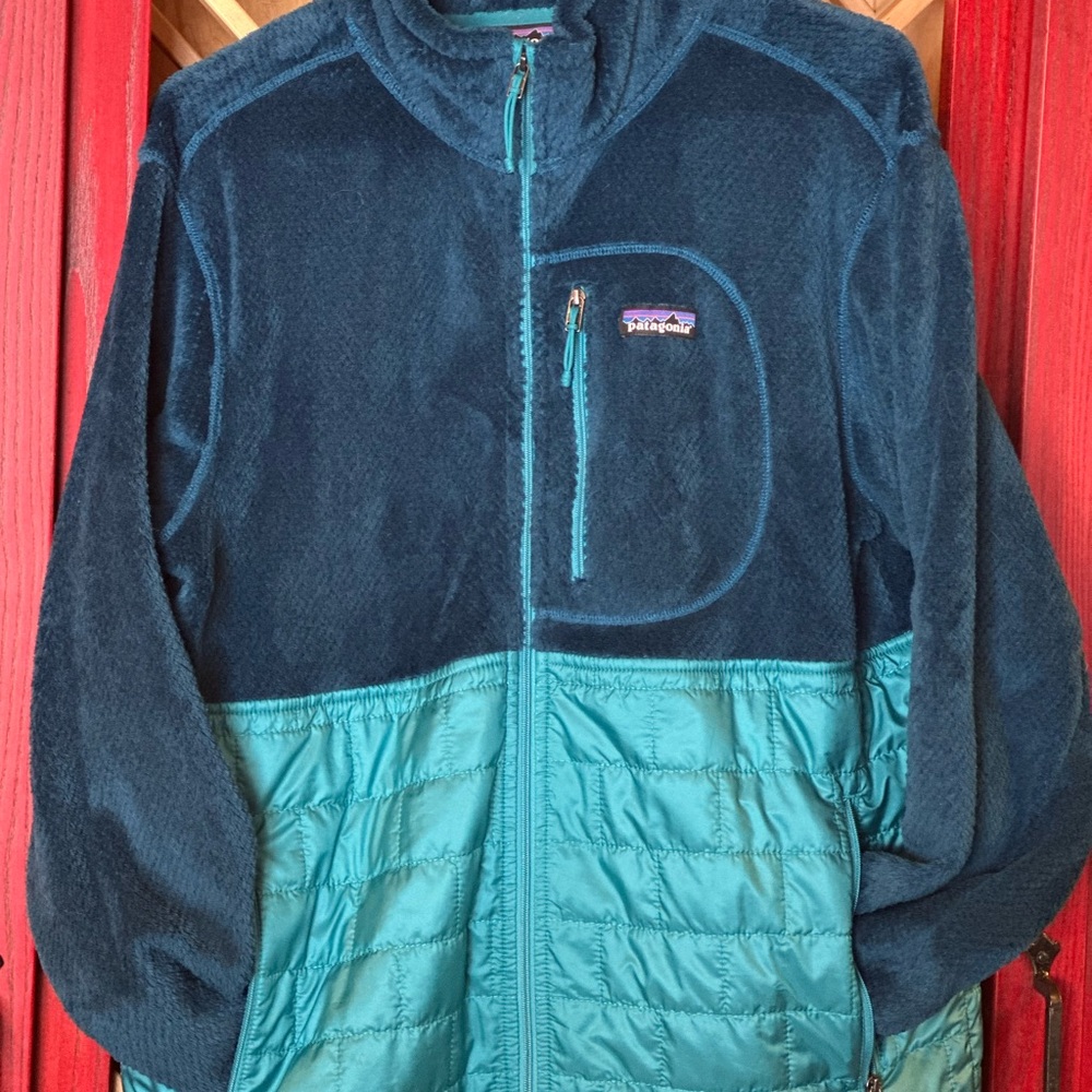 Like New! Never used.  Womens performance fleece Patagonia jacket.